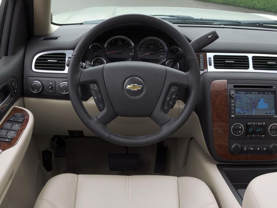  Chevrolet Suburban 2006 года  (фото 5 из 16)